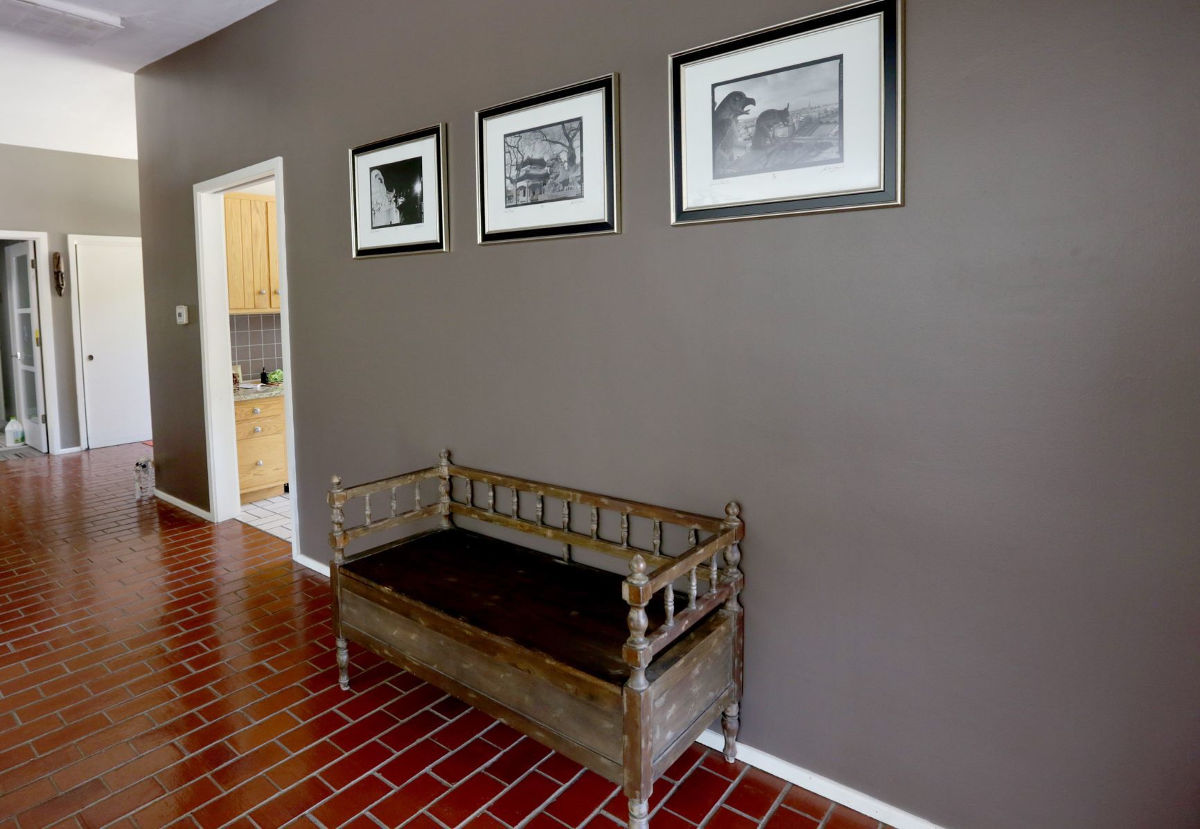 At home in a Belleville Mid-century modern